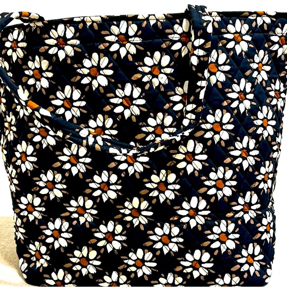 Vera Bradley Handbags - Vera Bradley Essential Grand Tote New With Tags